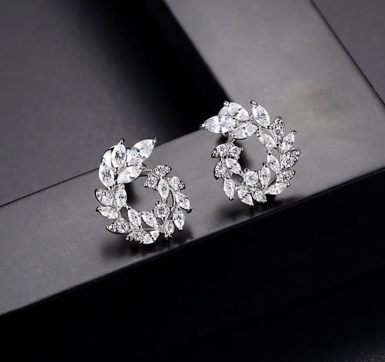 New Luxury White Gold Color Dazzling Marquise Cut Clear Cubic Zirconia Paved Olive Branch Circle Stud Earring for Women