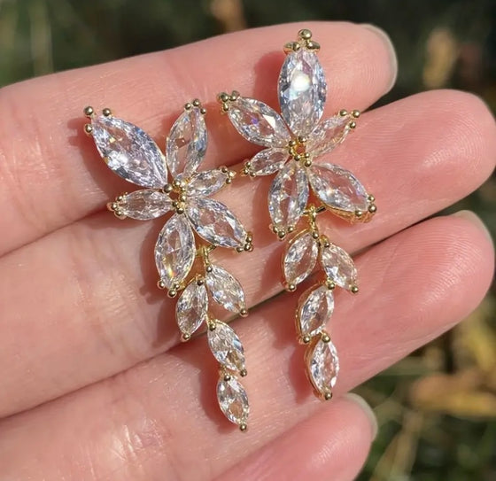 1pair Bridal Cubic Zirconia  Earrings, Elegant & Trendy Leaf Design Accessory