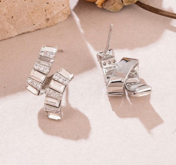 1pair Fashionable Copper Plated Palladium White Gold Irregular Geometric Design Metallic Feel Earrings