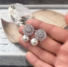  Delicate Flower Pearl Zircon Women Earrings High Quality Luxury Elegant Wedding Flower Zircon Pearl Stud Earrings