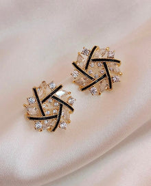  Rhinestone Decor Stud Earrings