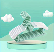  10pcs Green Extendable Plastic Hangers