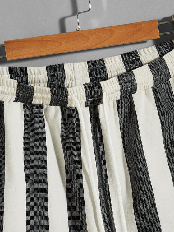 Men Drawstring Waist Two Tone Striped Shorts