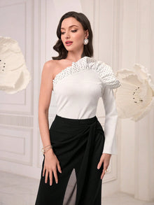  Modely Asymmetrical Neck Cut Out Ruffle Trim Trumpet Sleeve Tee